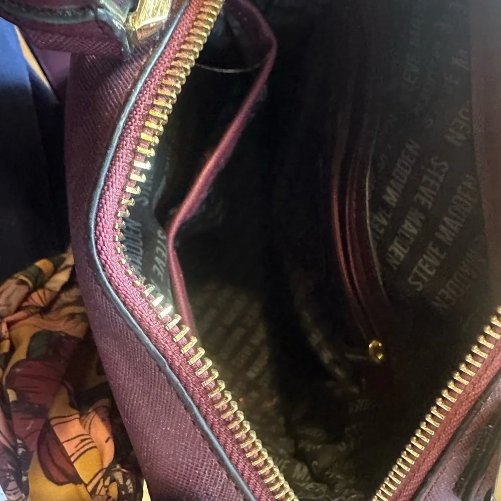 Steve Madden Elegant Purple Handbag - Picture 2 of 4